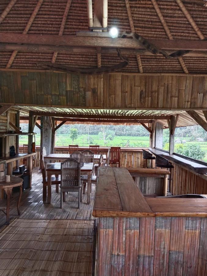 Amed Stop Inn Homestay, Rooftop Restaurant And Bar Екстериор снимка