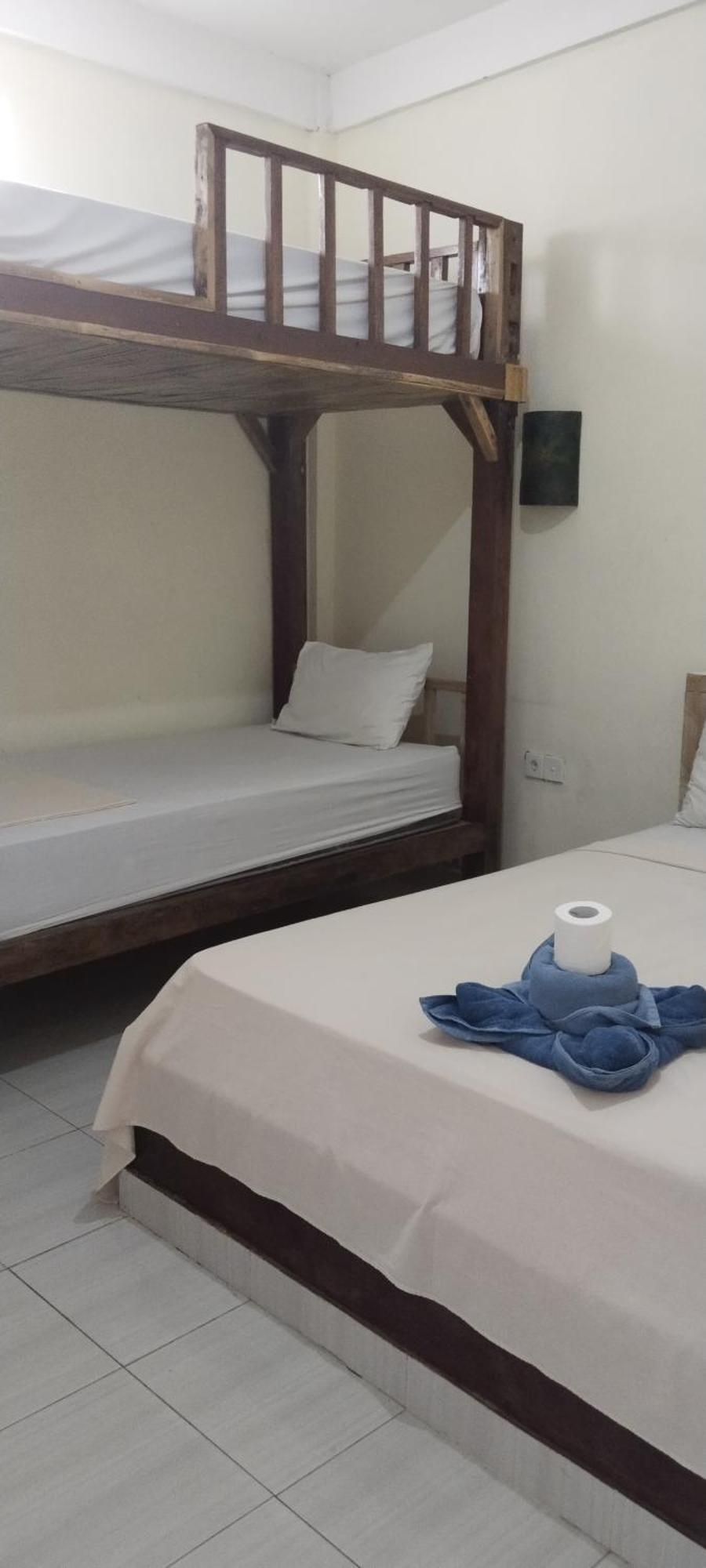 Amed Stop Inn Homestay, Rooftop Restaurant And Bar Екстериор снимка