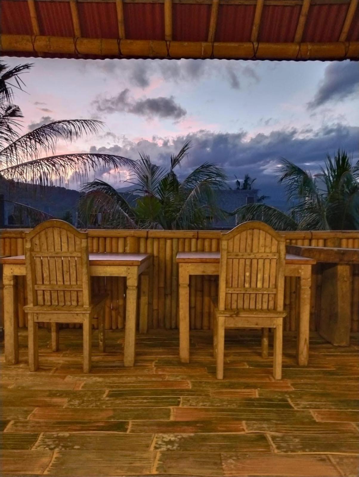 Amed Stop Inn Homestay, Rooftop Restaurant And Bar Екстериор снимка