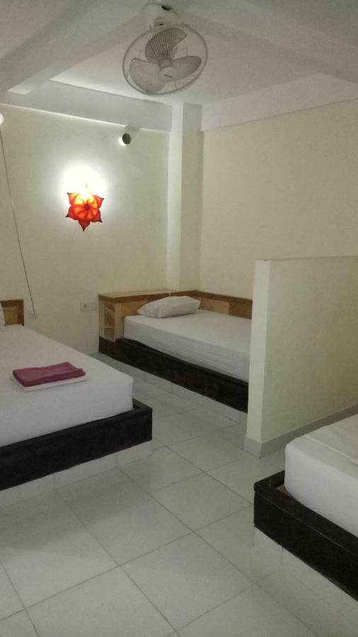 Amed Stop Inn Homestay, Rooftop Restaurant And Bar Екстериор снимка